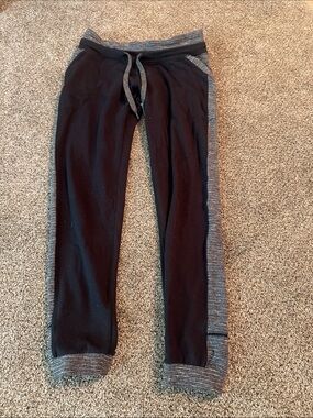 Lululemon Black and Heather Gray Lounge Joggers - Size M